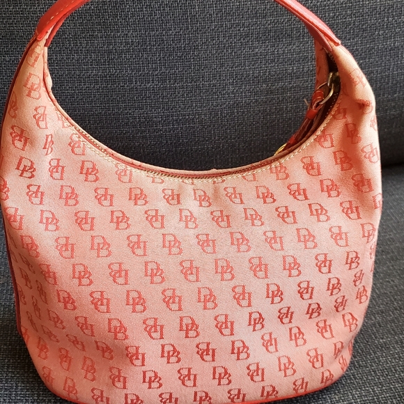 Red Dooney and Bourke bucket handbag - Picture 2 of 10